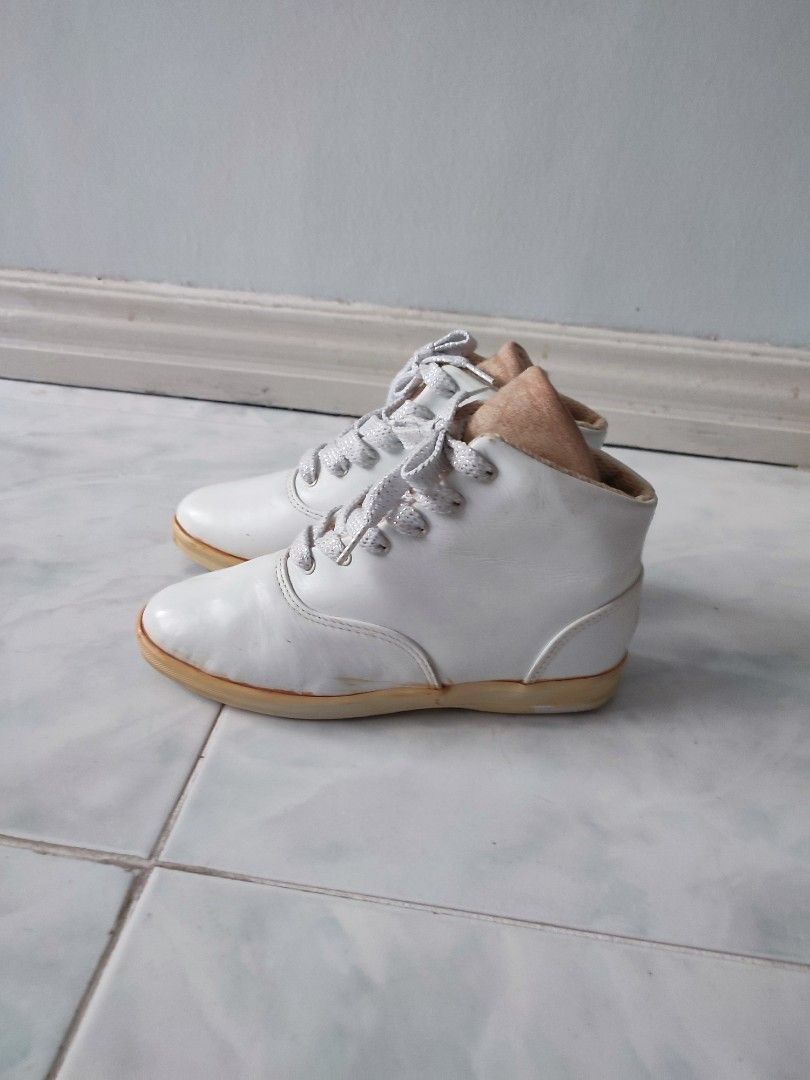KEDS - High top Sneakers - Japan Surplus (Category: Sneakers) located in Bulacan. Submitted by Jadrea1920 (Listing ID 1463436436, Image 2). Description: size: 22.5 White with silver patterns on lace defect: shoe tongue peeled off its white colour.
