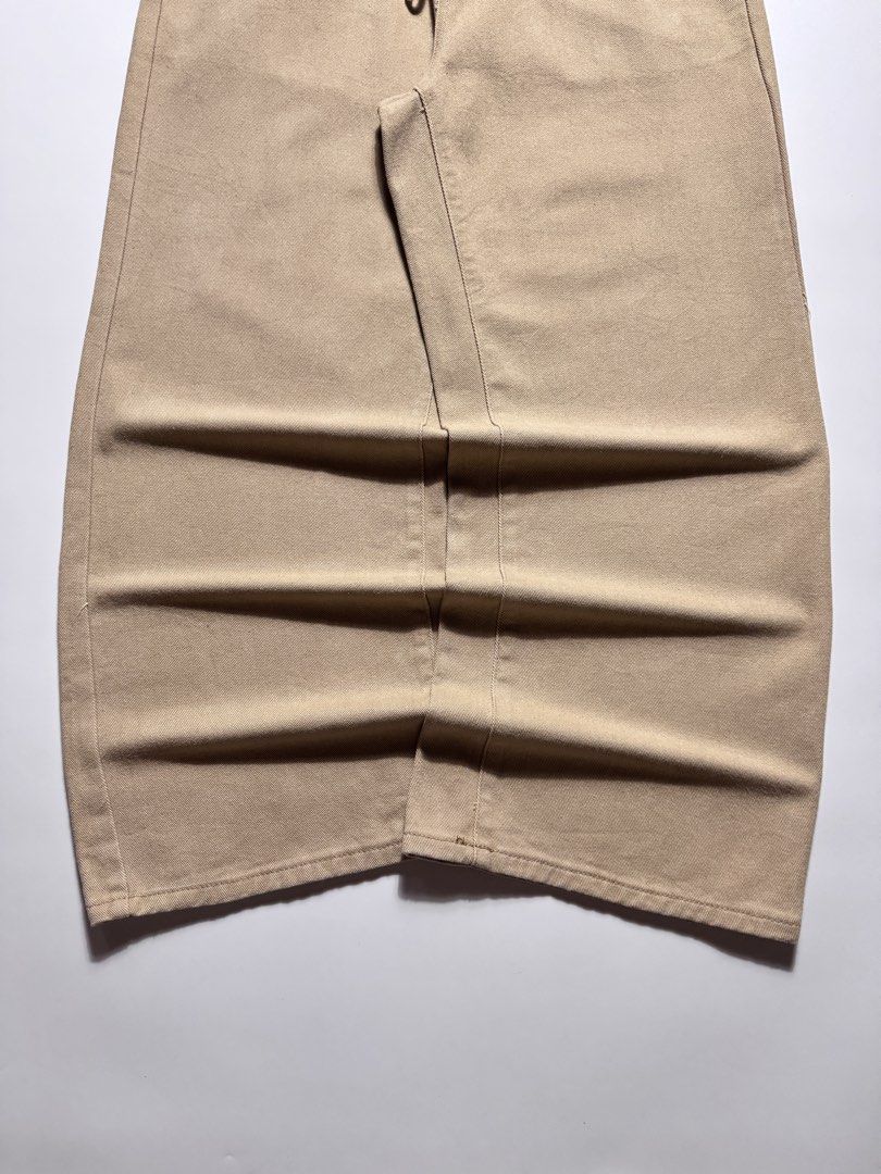 KHAKI BAGGY PANTS (Category: Jeans) located in Cebu City. Submitted by firenzegallery (Listing ID 1463466600, Image 2). Description: •Waist: 30-34 •Thigh: 14 •Length: 41 •Hem: 11 •Condition: 9.5 •Issue(s): none.