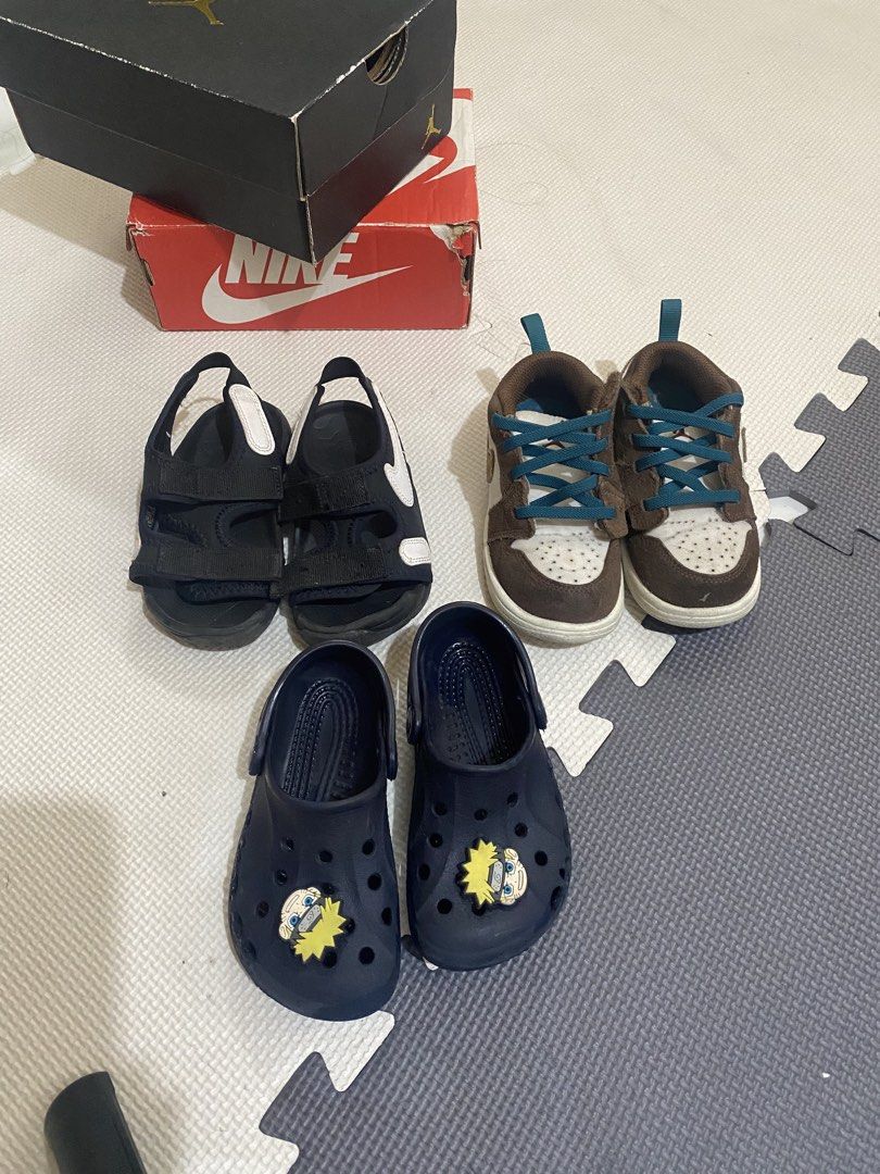 Kids' Navy Blue Crocs with Naruto Charms (Category: Babies & Kids Fashion) located in Quezon City. Submitted by mompowered (Listing ID 1463350925, Image 1). Description: - Navy blue Crocs for kids - Features cute Naruto character charms - Easy slip-on style - Ideal for playtime and casual wear .