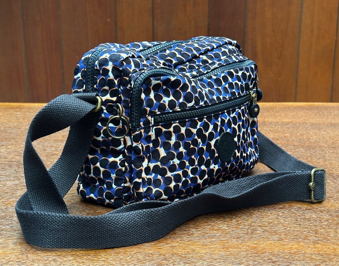 Kipling crossbody (Category: Cross-body Bags) located in Bulacan. Submitted by thriftbagcollections (Listing ID 1463397498, Image 2). Description: Kipling crossbody,excellent condition!Approx;H-7.5”W-9.5”.