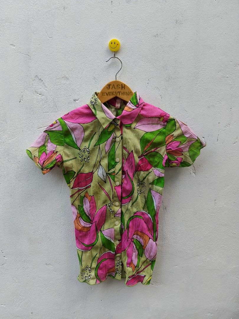 KIRO Floral Print Button-Up Shirt (Category: Shirts) located in City of Isabela. Submitted by jasheverything (Listing ID 1463365828, Image 1). Description: - Brand: KIRO - Style: Short-sleeved button-up shirt - Design: Vibrant green and pink floral print - Origin: Made in Korea - Look: Casual, retro - Occasion: Perfect for warmer weather Excellent Condition Xs to Small 550+SF.