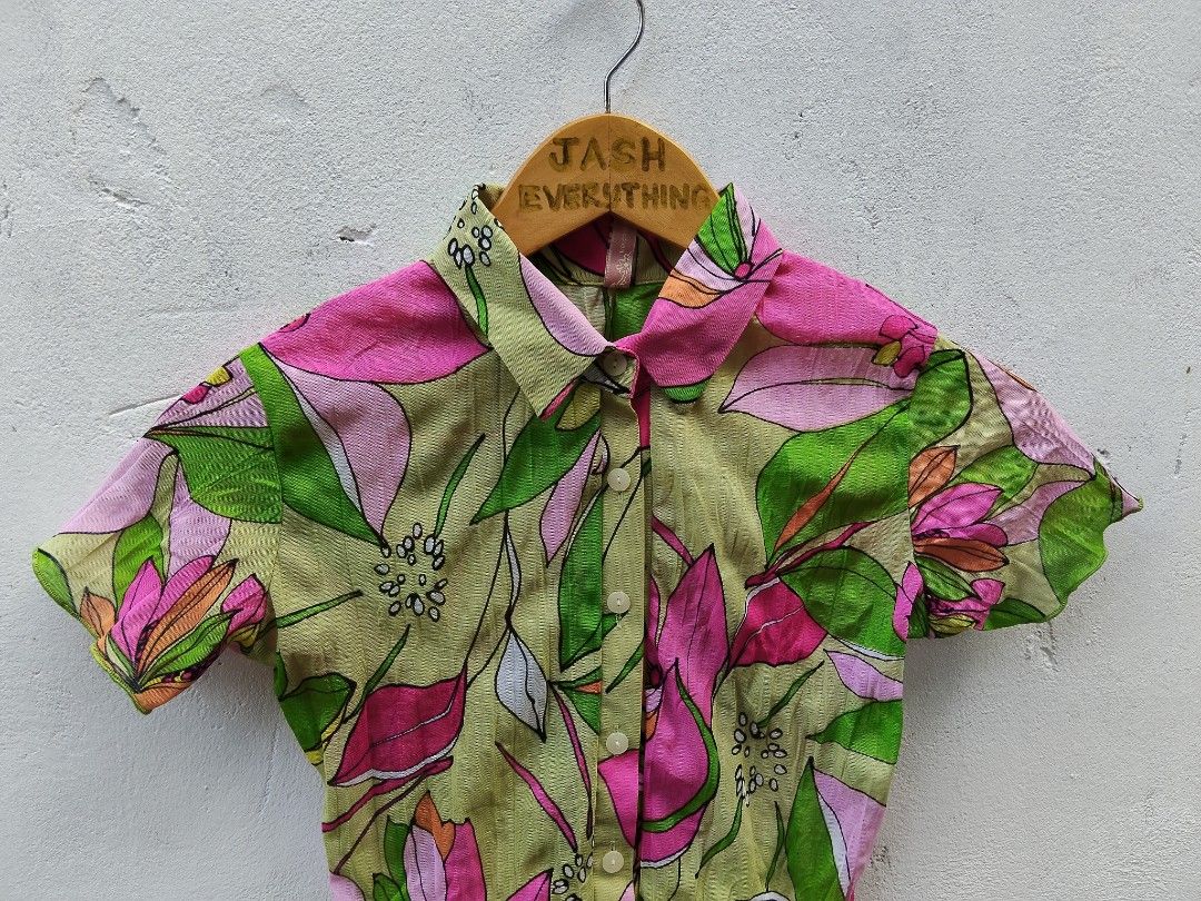 KIRO Floral Print Button-Up Shirt (Category: Shirts) located in City of Isabela. Submitted by jasheverything (Listing ID 1463365828, Image 2). Description: - Brand: KIRO - Style: Short-sleeved button-up shirt - Design: Vibrant green and pink floral print - Origin: Made in Korea - Look: Casual, retro - Occasion: Perfect for warmer weather Excellent Condition Xs to Small 550+SF.