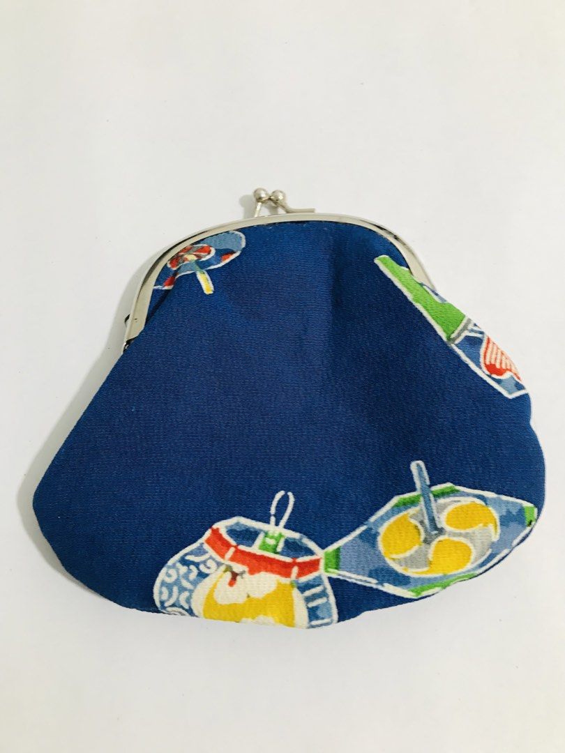 KISSLOCK COINPURSE (Category: Purses & Pouches) located in Gamu. Submitted by 2022bagsbunny (Listing ID 1463379223, Image 1). Description: .