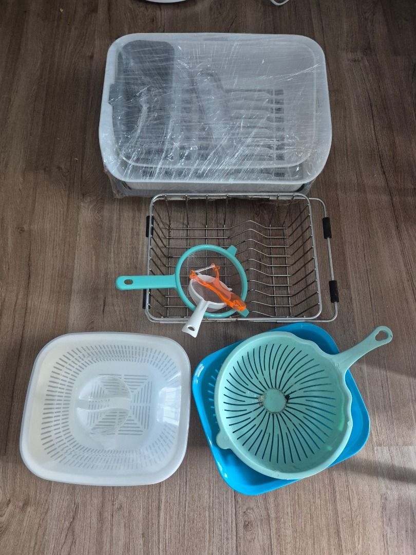 Dish drainer with kitchen items (Category: Other Kitchenware & Tableware) located in Caloocan City. Submitted by wayne.rhee (Listing ID 1463393430, Image 1). Description: Take all for 500 peso.