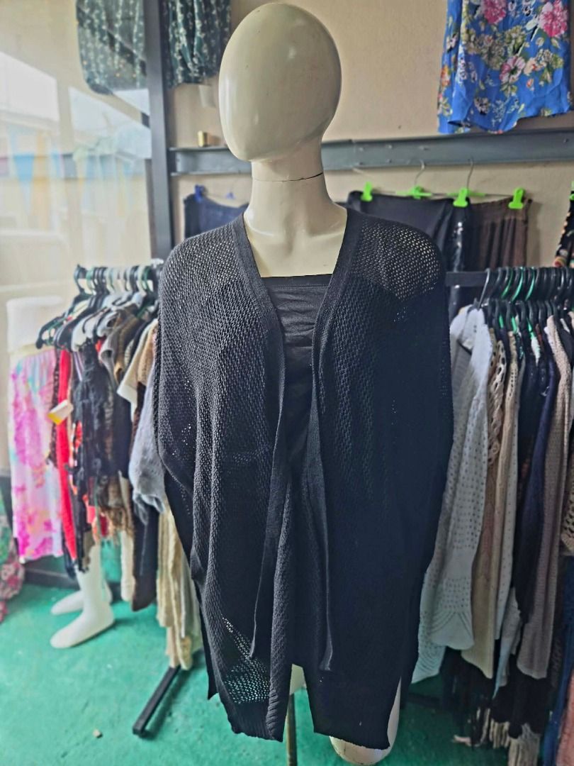 Knit Tops (Category: Blouses) located in Makati City. Submitted by bigheartsclothingcom720 (Listing ID 1463390611, Image 1). Description: US LIGHT KNITTED TOPS FOR SALE!** ✨ TIME & TRU 📌 **Size on Tag:** No Tag 📏 **Fits from:** L to XL 💰 **Price:** ₱250 💖 Great condition & super sulit!.