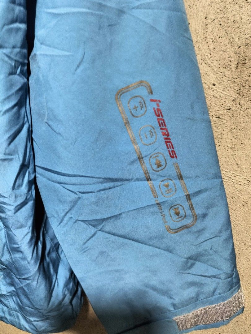 Krohn Sport Gore-Tex Blue Jacket (Category: Coats, Jackets and Outerwear) located in Valencia. Submitted by cabisaythriftshop (Listing ID 1463416516, Image 3). Description: Blue Gore-Tex jacket from Kolon Sport. Has a hood and zip-up front. Features a chest pocket and side pockets. Sleeve has a graphic print with iPod controls. Adjustable cuffs. Great for outdoor activities. Kolon Sport (Goretex/Wateproof) Large 26L*22W Excellent Condition No exp