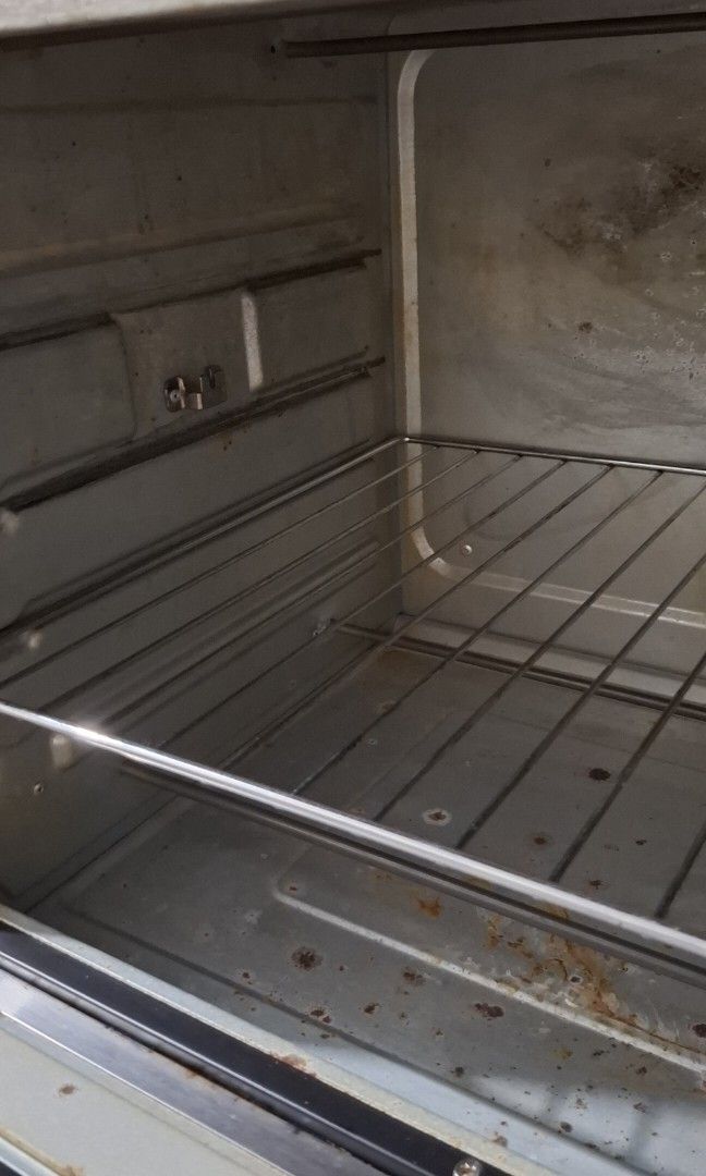 Kyowa 60L electric oven (Category: Ovens & Toasters) located in Batangas. Submitted by ceejayc (Listing ID 1458832400, Image 3). Description: - Three control knobs: temperature, function, and timer - complete accessories, rotisserrie, 1 tray, 1 rack. - malaki sa personal. rfs: nag upgrade ng mas malaki. - kapapalit lang ng heating rod 4pcs up at down. slightly nego..