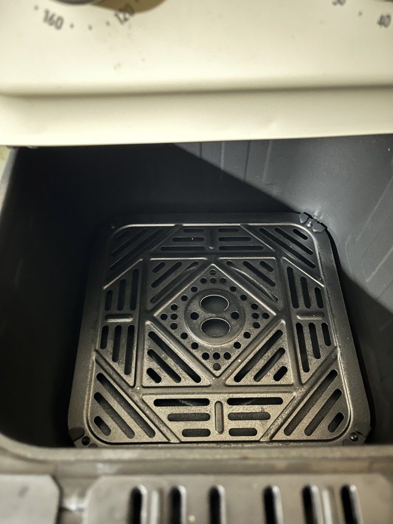 Kyowa airfryer (Category: Other Kitchen Appliances) located in Manila. Submitted by bubblycloud_10 (Listing ID 1463515791, Image 3). Description: Kyowa 5.8 Liter Air Fryer - Ivory -1+ year pa lang -no box.