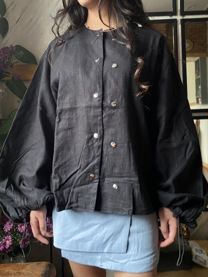 La Peau De Gem Linen Collarless Jacket (Category: Coats, Jackets and Outerwear) located in Baguio. Submitted by archival.store (Listing ID 1463479098, Image 1). Description: Size tagged: Issue:one button cant close Width:32 Length:39.5 Shoulder:19.5 Sleeves:22.5.
