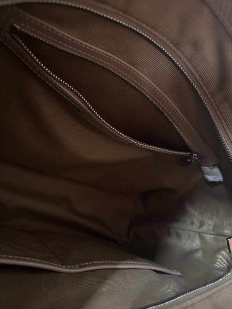 Lacoste nude tote bag (Category: Tote Bags) located in Quezon City. Submitted by clothesloverph (Listing ID 1463428580, Image 3). Description: .