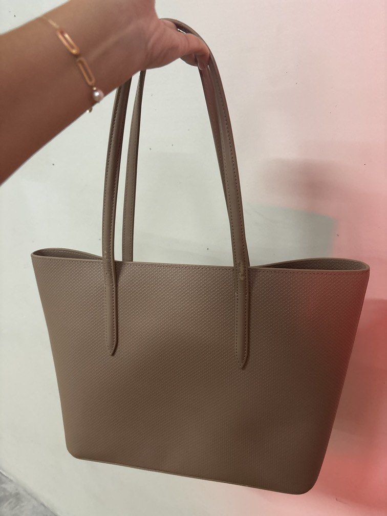 Lacoste nude tote bag (Category: Tote Bags) located in Quezon City. Submitted by clothesloverph (Listing ID 1463428580, Image 2). Description: .