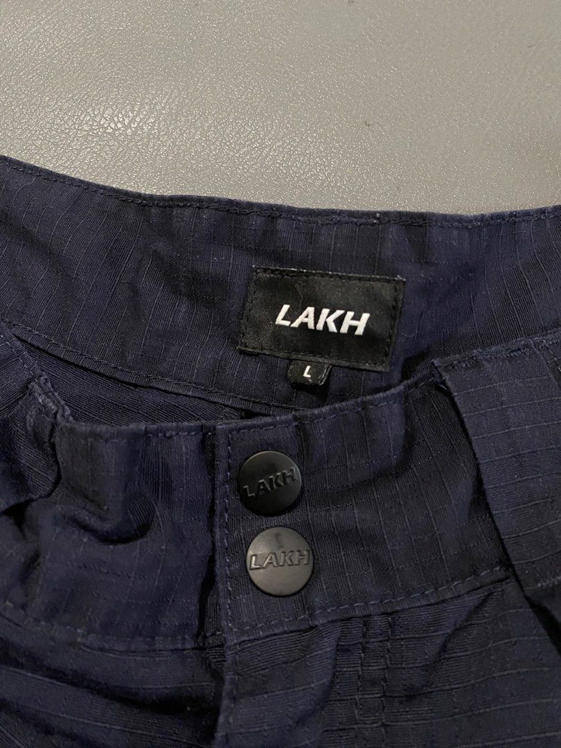 LAKH Navy Cargo Shorts Size L (Category: Shorts) located in Pozorrubio. Submitted by izaykite2g (Listing ID 1463383905, Image 3). Description: - Navy blue LAKH cargo shorts - Size: Large (L) - 34 up to 36 actual waistline - 21.5 inches length - 14 inches leg opening - Features multiple pockets - Secure zip and buckle closures - Comfortable elasticated waistband - Ideal for everyday wear and outdoor activities.