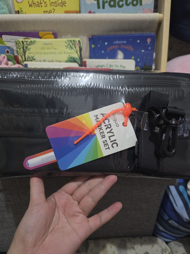 Languo Acrylic Markers with Bag 384pcs (Category: Art & Prints) located in Mandaluyong City. Submitted by kendykeyn (Listing ID 1463489588, Image 3). Description: Sealed and brand new. Lay-away/installment payment is accepted 🥰.