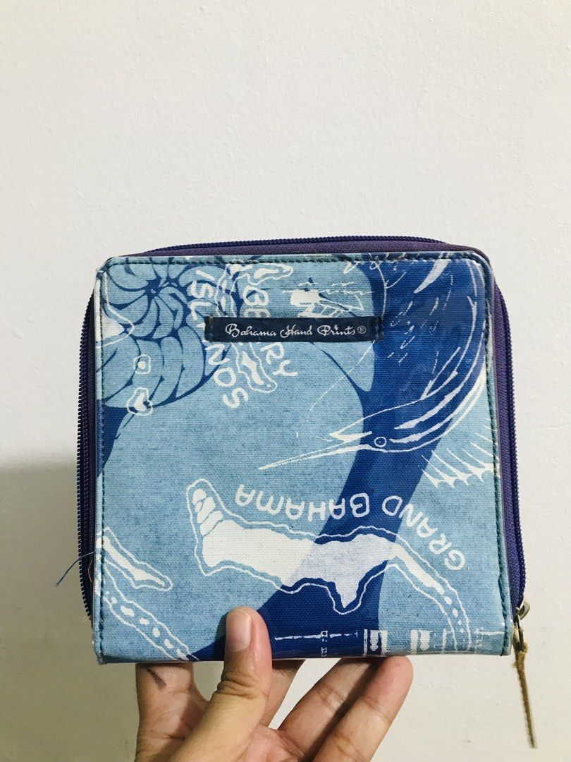 LARGE CARDHOLDER POUCH (Category: Purses & Pouches) located in Gamu. Submitted by 2022bagsbunny (Listing ID 1463389060, Image 1). Description: .