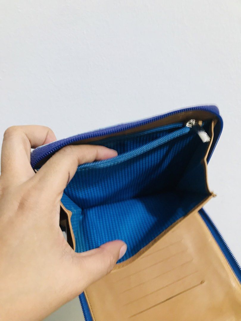 LARGE CARDHOLDER POUCH (Category: Purses & Pouches) located in Gamu. Submitted by 2022bagsbunny (Listing ID 1463389060, Image 3). Description: .