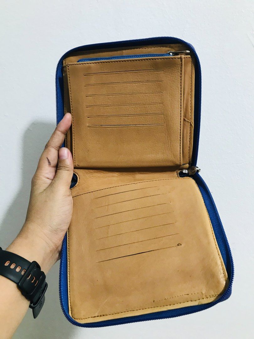 LARGE CARDHOLDER POUCH (Category: Purses & Pouches) located in Gamu. Submitted by 2022bagsbunny (Listing ID 1463389060, Image 2). Description: .
