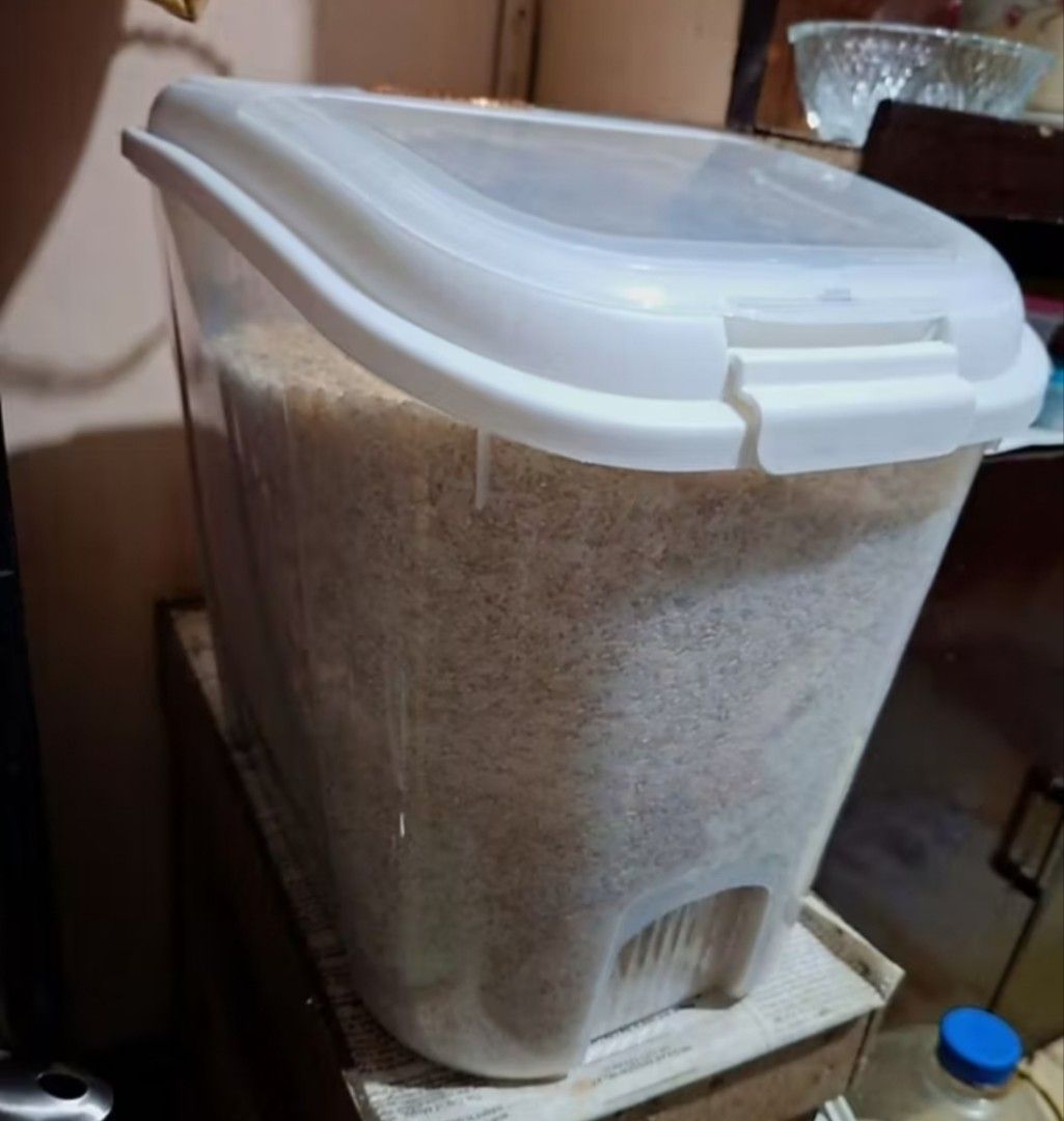 Large Clear Plastic Storage Container with White Lid (Category: Storage Boxes & Baskets) located in Manila. Submitted by ljaneee (Listing ID 1463364318, Image 2). Description: - Rice Dispenser Large up to 18kg of rice, clear plastic storage container - White lid with secure latch closure - Ideal for storing dry goods like rice or pet food - Built-in side handle for easy carrying - Convenient small opening on lid for scooping - Practical addition 
