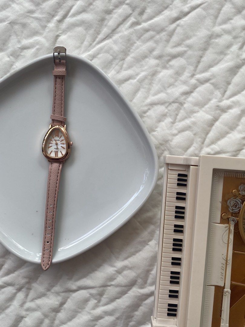 Leather Watch (Category: Women's Watches) located in Tumauini. Submitted by bihisbyme (Listing ID 1463454574, Image 1). Description: 📍FAQs PAKI BASA ❓Non tarnish po ba? — Yes. with proper care, manage your expectations. ❓Adjustable po ba? - Yes po ❓Waterproof? — No. Again manage your expectations, water resistant lang po. ❓With box na ba? — Yes. Included na po. .