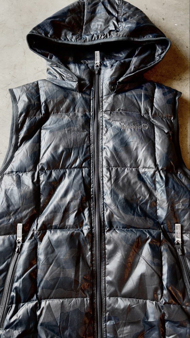 Leaveland Puffer Vest Hooded Down Jacket (Category: Coats, Jackets and Outerwear) located in Samal. Submitted by jorts26 (Listing ID 1463367973, Image 3). Description: Leaveland Puffer Vest Jacket Dimes:22x25.5 Flaws:None Price:₱750 Condition:Excellent Location:Bataan Shipping:J&T or LBC Negotiable .