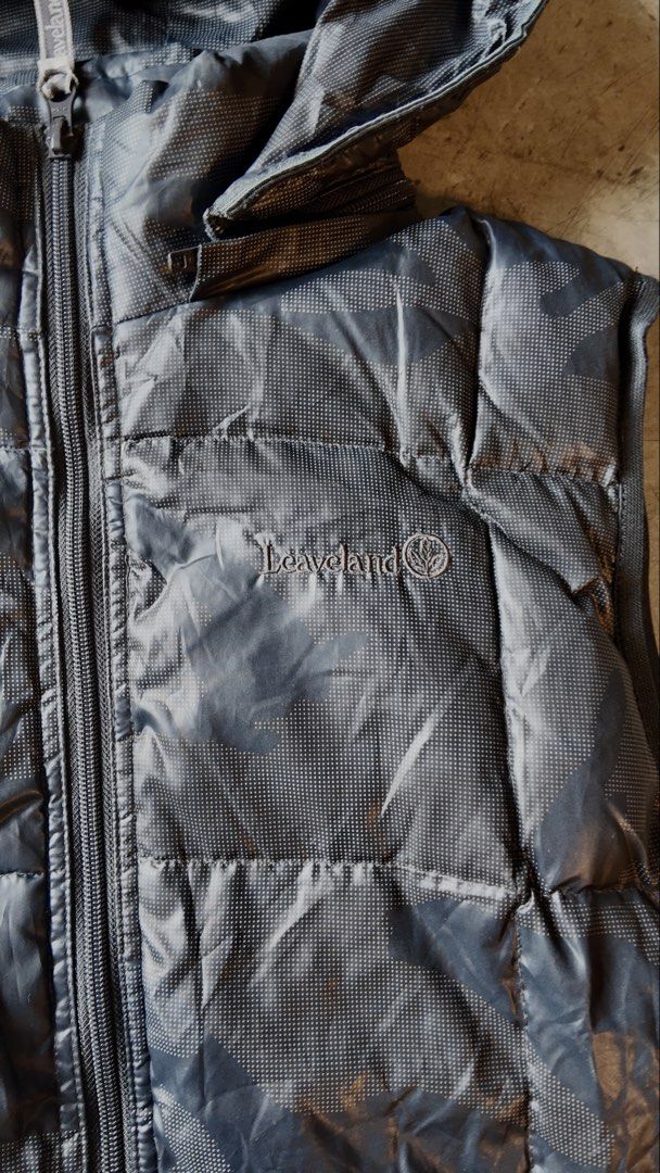 Leaveland Puffer Vest Hooded Down Jacket (Category: Coats, Jackets and Outerwear) located in Samal. Submitted by jorts26 (Listing ID 1463367973, Image 2). Description: Leaveland Puffer Vest Jacket Dimes:22x25.5 Flaws:None Price:₱750 Condition:Excellent Location:Bataan Shipping:J&T or LBC Negotiable .