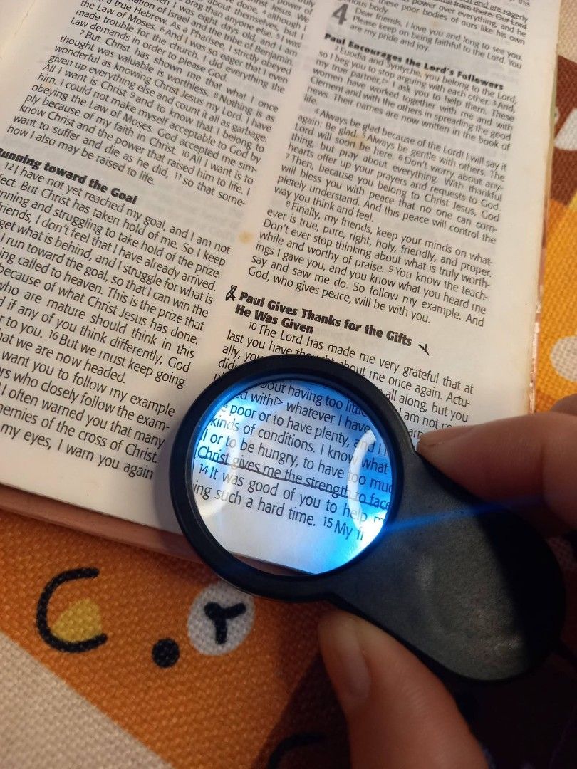 LED magnifying glass for reading (Category: Other Stationery & Craft) located in Bulacan. Submitted by arax_kumashop (Listing ID 1463529811, Image 2). Description: - LED magnifying glass for reading - Built-in LED light for better visibility - Comes with a strap for easy carrying - Lightweight and portable design - Ideal for reading small print, books, and more.