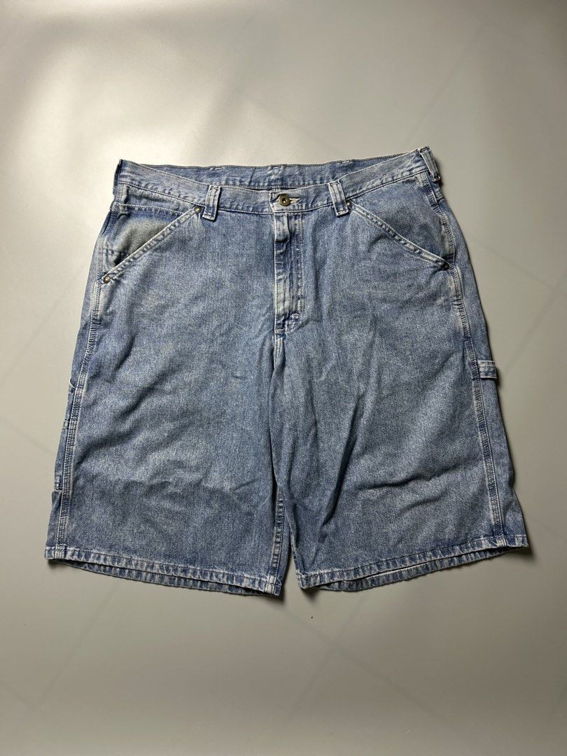 Lee Dungarees Carpenter Denim Shorts (Category: Shorts) located in Tacloban City. Submitted by azthrifting24 (Listing ID 1463395718, Image 2). Description: - Classic blue denim carpenter shorts by Lee Dungarees - Signature tool pocket for practicality - Durable construction for longevity - Button fly closure - Versatile for work or casual outfits - A wardrobe essential -size :34 -L:24 Hem:13.