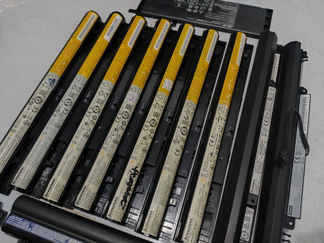 Laptop Battery - Various Models - Defective (Category: Batteries & Power Banks) located in Bacoor. Submitted by ivanyun (Listing ID 1463363421, Image 1). Description: - Assorted laptop battery - Primarily Lenovo batteries, including ThinkPad models - Includes one Dell battery - Includes one Asus battery - other good some other not charging - Sold as a complete set, sold as is 1,000php for 14pcs batteries pickup only.