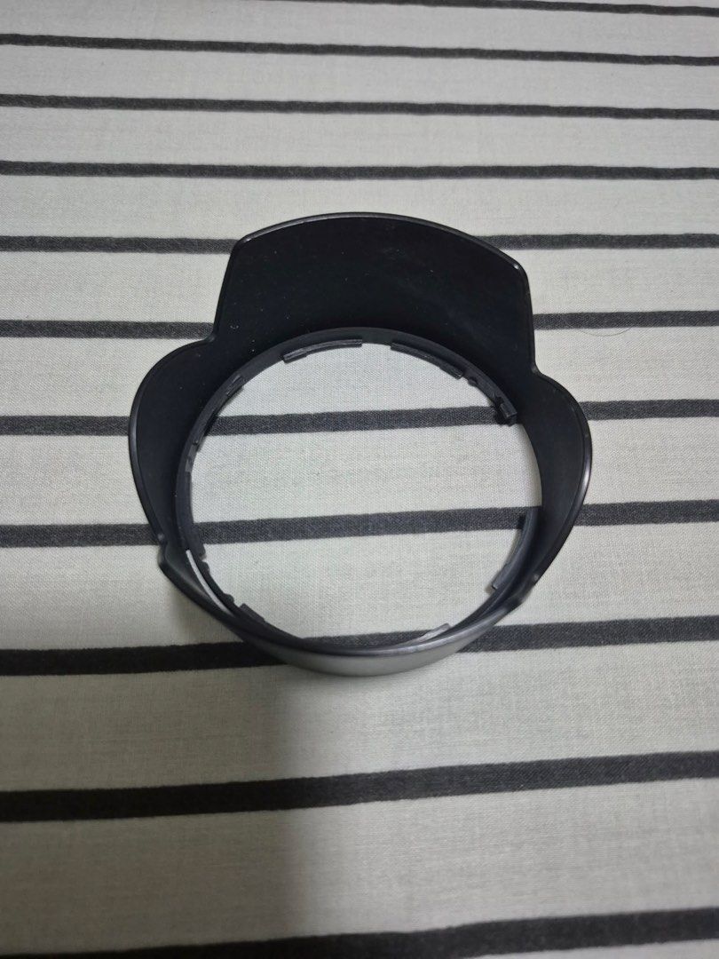lens visor (Category: Other Photography Accessories) located in Manila. Submitted by munggomooo (Listing ID 1463378384, Image 1). Description: .