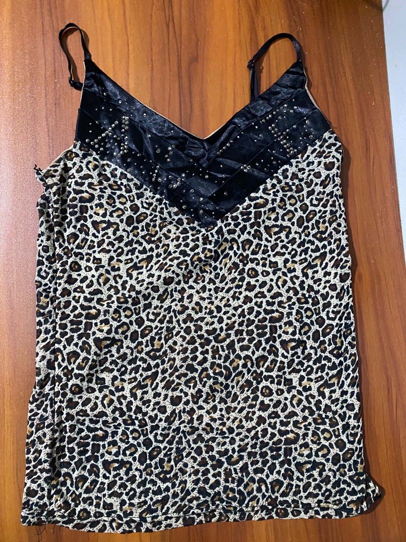 leopard strap top (Category: Sleeveless) located in Manila. Submitted by thvazi (Listing ID 1463481860, Image 1). Description: xs-s onhand jnt/sdd.