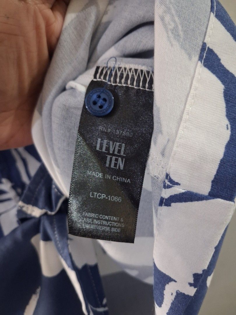 Level Ten Aloha Shirt Blue and White (Category: Tshirts & Polo Shirts ) located in Mandaluyong City. Submitted by daddyjpanlilio24 (Listing ID 1463367065, Image 3). Description: P 350 fix price+sf Maliit na pinole Color rate 9/10 Condition 9/10 Small on tag fit sa medium 22x26 inches 100% cotton Mandaluyong Shipping/Payment: Gcash/Maya Jnt payment 1st no cod Lalamove payment upon rider pick up.
