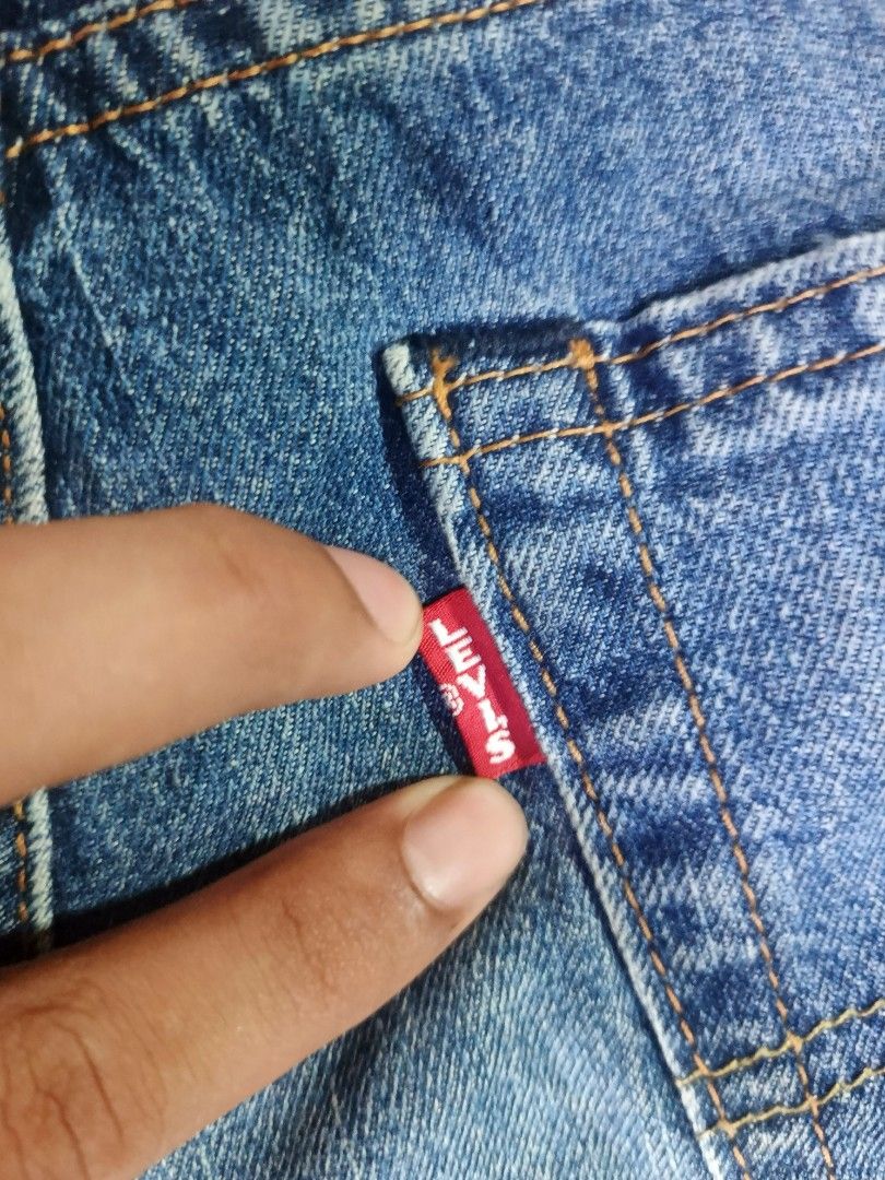Levis 514 (Category: Jeans) located in Bulacan. Submitted by thriftinggss_jm (Listing ID 1463367218, Image 3). Description: Levis Big E Tab.