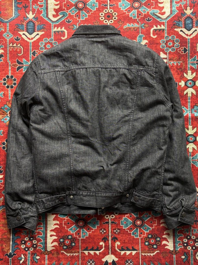 LEVIS DOWN Jacket (Category: Coats, Jackets and Outerwear) located in Dagupan City. Submitted by anyklasiko (Listing ID 1463363856, Image 3). Description: LEVIS DOWN Jacket Size: S Width: 21’ Length: 26’ Price: 2999 .