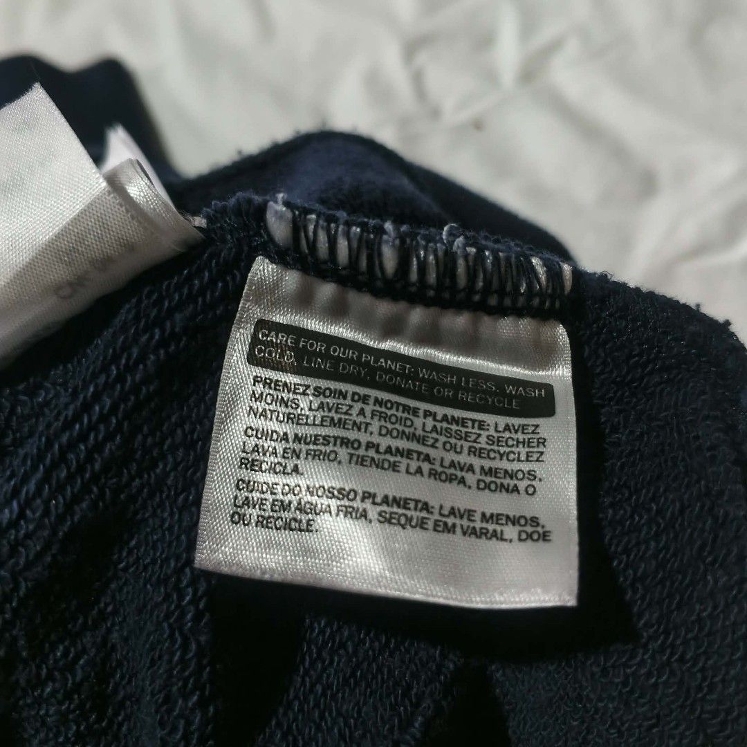 Levi's Navy Blue Graphic Sweatshirt Size M (Category: Coats, Jackets and Outerwear) located in Paranaque City. Submitted by thriftine5 (Listing ID 1463461268, Image 3). Description: - Navy blue Levi's sweatshirt - Distressed graphic logo on front - Crew neck, long sleeves - Size: Medium (M) - Made in China - Care: Wash cold, line dry.