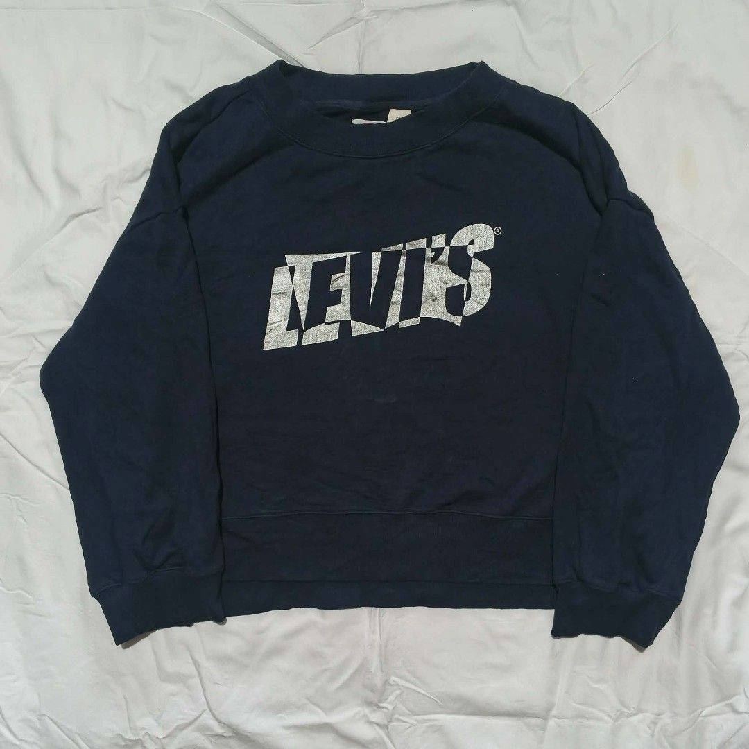 Levi's Navy Blue Graphic Sweatshirt Size M (Category: Coats, Jackets and Outerwear) located in Paranaque City. Submitted by thriftine5 (Listing ID 1463461268, Image 1). Description: - Navy blue Levi's sweatshirt - Distressed graphic logo on front - Crew neck, long sleeves - Size: Medium (M) - Made in China - Care: Wash cold, line dry.