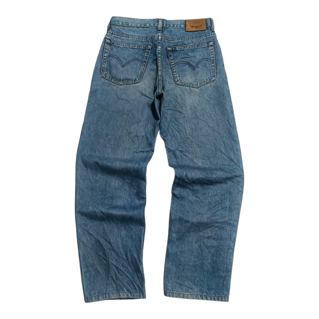 Levis pants (Category: Jeans) located in Naga. Submitted by just_thrift2.0 (Listing ID 1463493835, Image 1). Description: Size 30 length 39 thigh 12 leghole 7.5 hard denim / heavy not sure if vintage.
