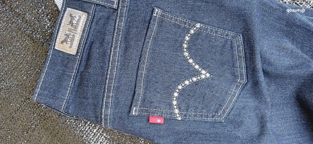 Levi's Silver Patch Mid Rise Skinny Jeans (Category: Jeans) located in Baguio. Submitted by minimotors164 (Listing ID 1463470649, Image 1). Description: Levi’s Silver Patch Blank Tab Midrise Skinny W27 L32 on tag (Check photos for size reference) 99% Cotton 1% Elastane Made in China Excellent used condition .