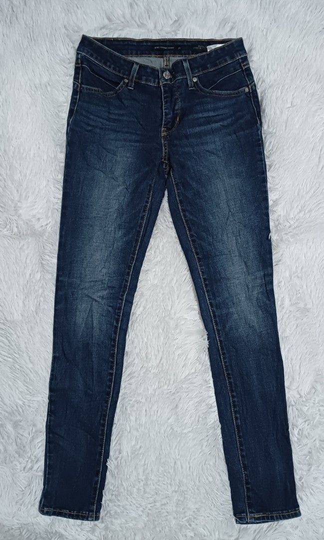 Levi's Skinny Jeans (Category: Jeans) located in Ozamiz City. Submitted by lovethriftshop18 (Listing ID 1463353620, Image 2). Description: Like new size 27-28 length 36.5" stretchable no issue.