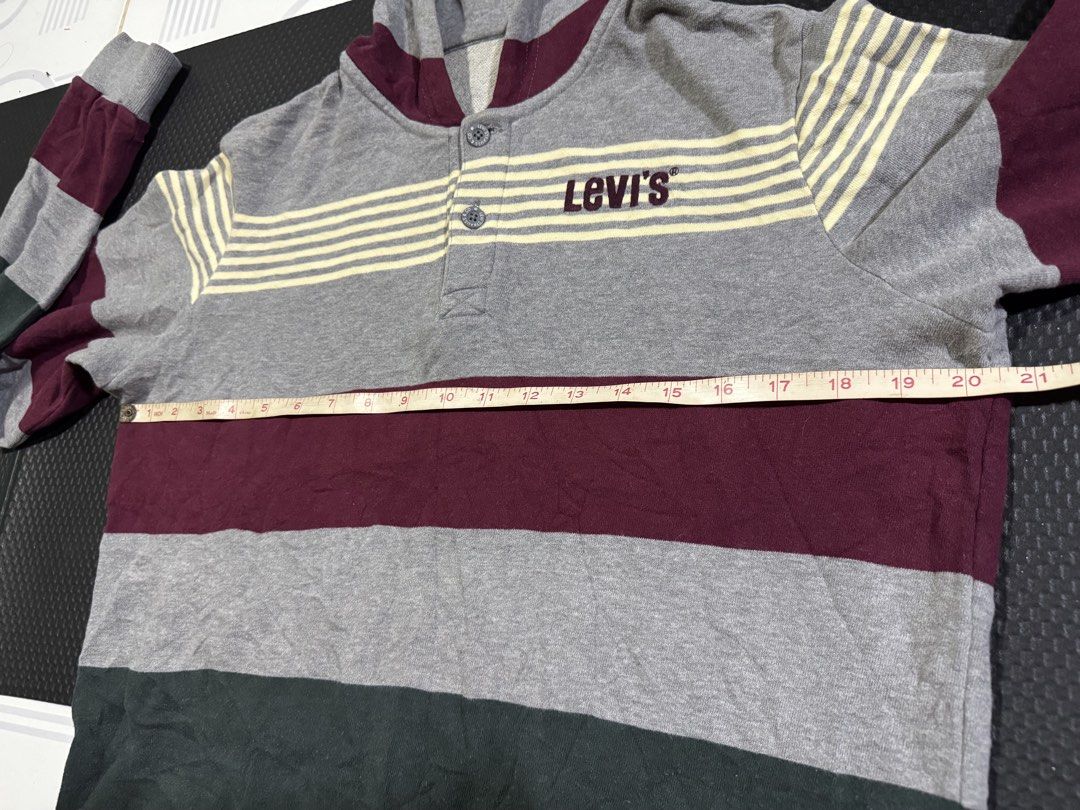 Levi’s Stripes Hoodie Unisex (Category: Activewear) located in Cebu City. Submitted by etnaner (Listing ID 1463397282, Image 3). Description: Levi’s Stripes Hoodie Size: fits up medium ( see actual dimes) Good condition Unisex.
