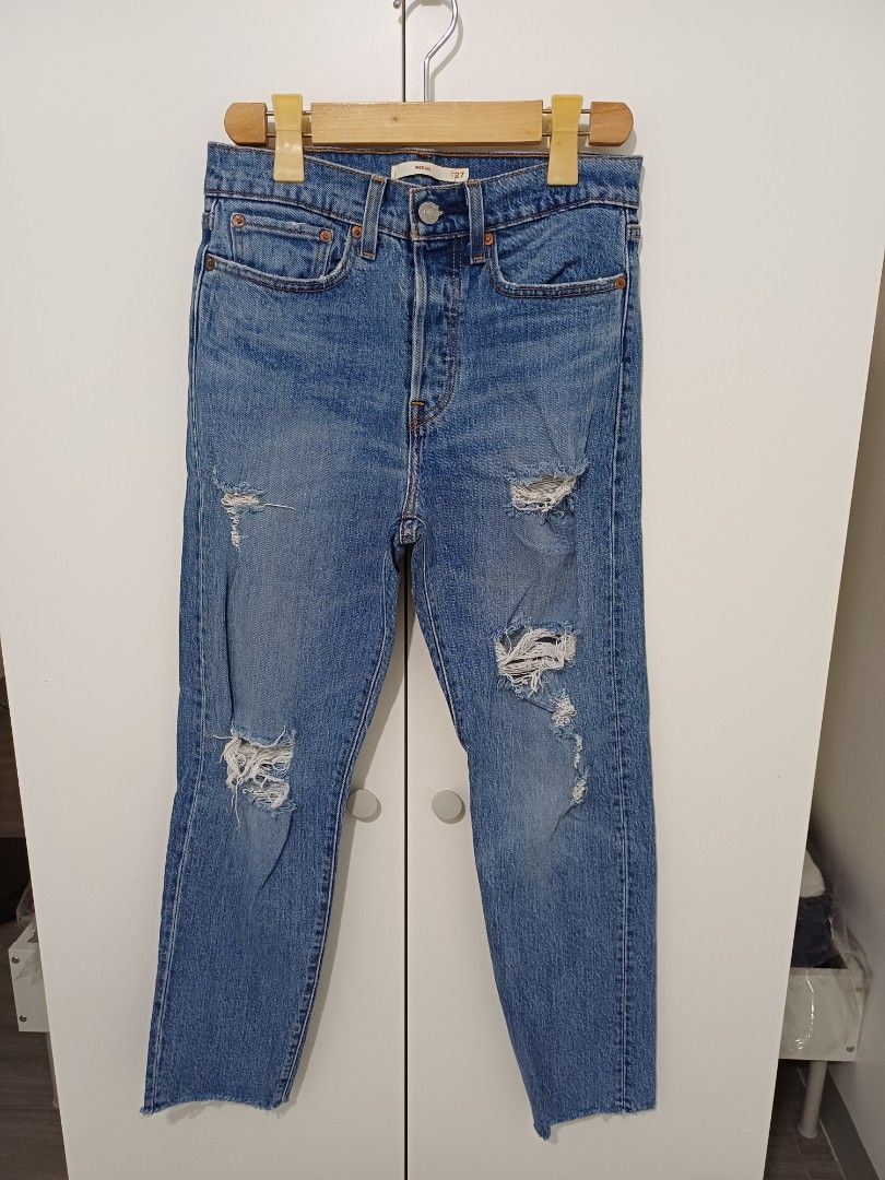 Levi's Wedgie Jeans (Category: Jeans) located in Bacoor. Submitted by ckarhizma (Listing ID 1463403894, Image 1). Description: -size 27 - Frayed hem - Button fly closure - distressed -no issue .