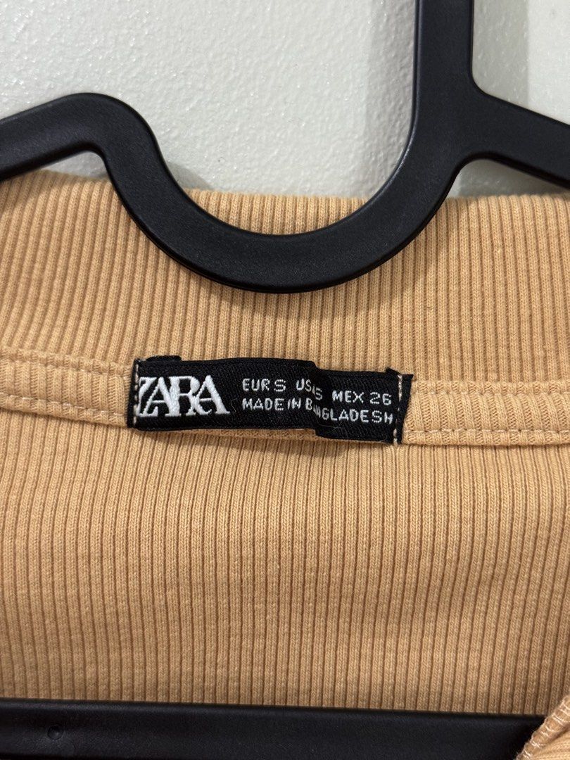 Light Brown Cropped Polo (Category: Blouses) located in Manila. Submitted by icedcaramelmacchiiato (Listing ID 1463402241, Image 2). Description: Light Brown Cropped Polo size s.