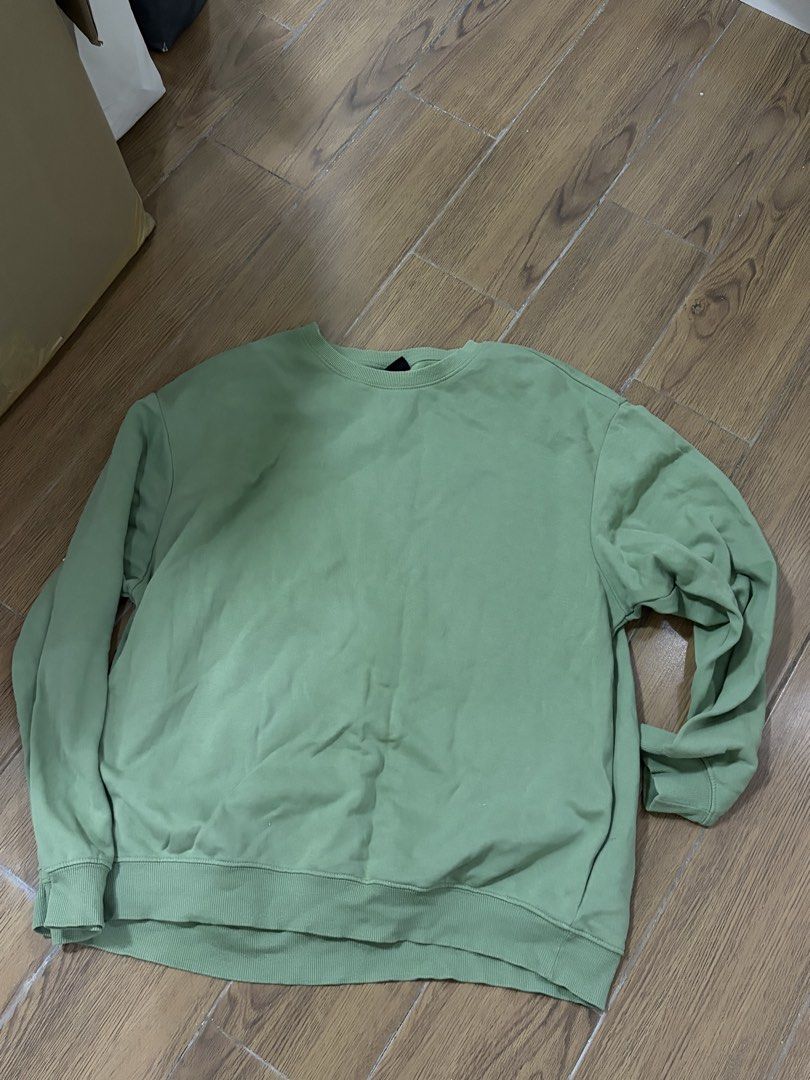 Light Green Crewneck Sweatshirt (Category: Longsleeves) located in Manila. Submitted by rich028 (Listing ID 1463521413, Image 1). Description: - Basic light green crewneck sweatshirt - Long sleeves with ribbed cuffs and hem - Simple and comfortable design - Ideal for layering or wearing solo - Versatile and easy to style with any outfit.