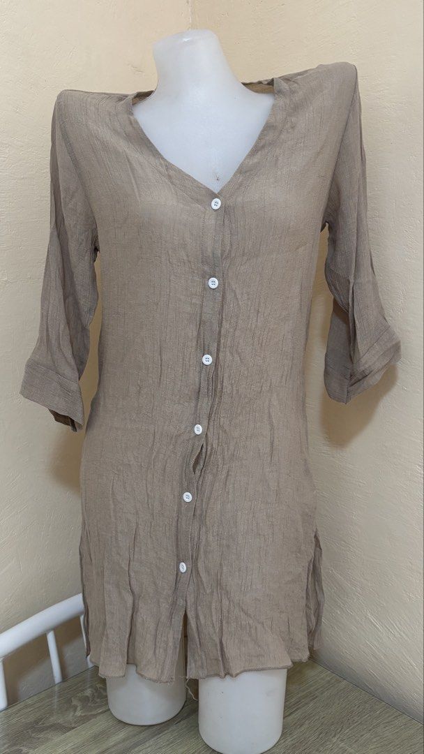Lightweight V-neck Button-up Shirt (Category: Shirts) located in Santa Cruz. Submitted by homedecluttersale (Listing ID 1463523400, Image 1). Description: • unused • Fits small to medium • In excellent condition • Photos taken using mannequin only 🚚 Shipping via J&T only 📦 Shipping fee to be shouldered by buyer 💳 Mode of payment: GCash 📍 Santa Cruz, Laguna.
