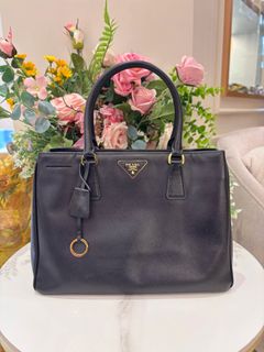 (Category: ) located in . Submitted by watchluxury888 (Listing ID 1463433943, Image 1). Description: .
