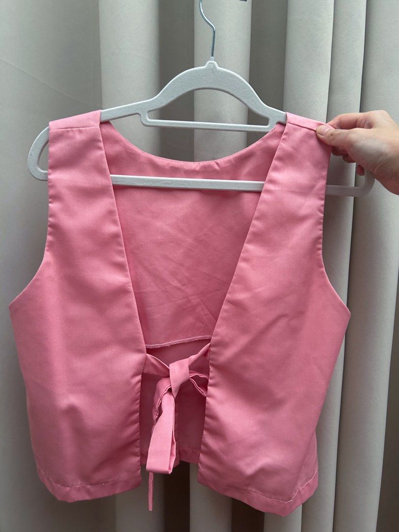 Linen Sleeveless Crop Top with Tie Back (Category: Sleeveless) located in Cainta. Submitted by unboxingstuff (Listing ID 1463429615, Image 2). Description: - Adorable pink sleeveless crop top - Linen; good quality - Chic tie-back closure at the back - Luxurious satin-linen material - Versatile for casual or dressed-up looks.
