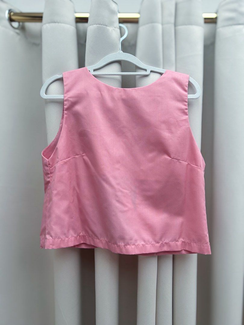 Linen Sleeveless Crop Top with Tie Back (Category: Sleeveless) located in Cainta. Submitted by unboxingstuff (Listing ID 1463429615, Image 1). Description: - Adorable pink sleeveless crop top - Linen; good quality - Chic tie-back closure at the back - Luxurious satin-linen material - Versatile for casual or dressed-up looks.