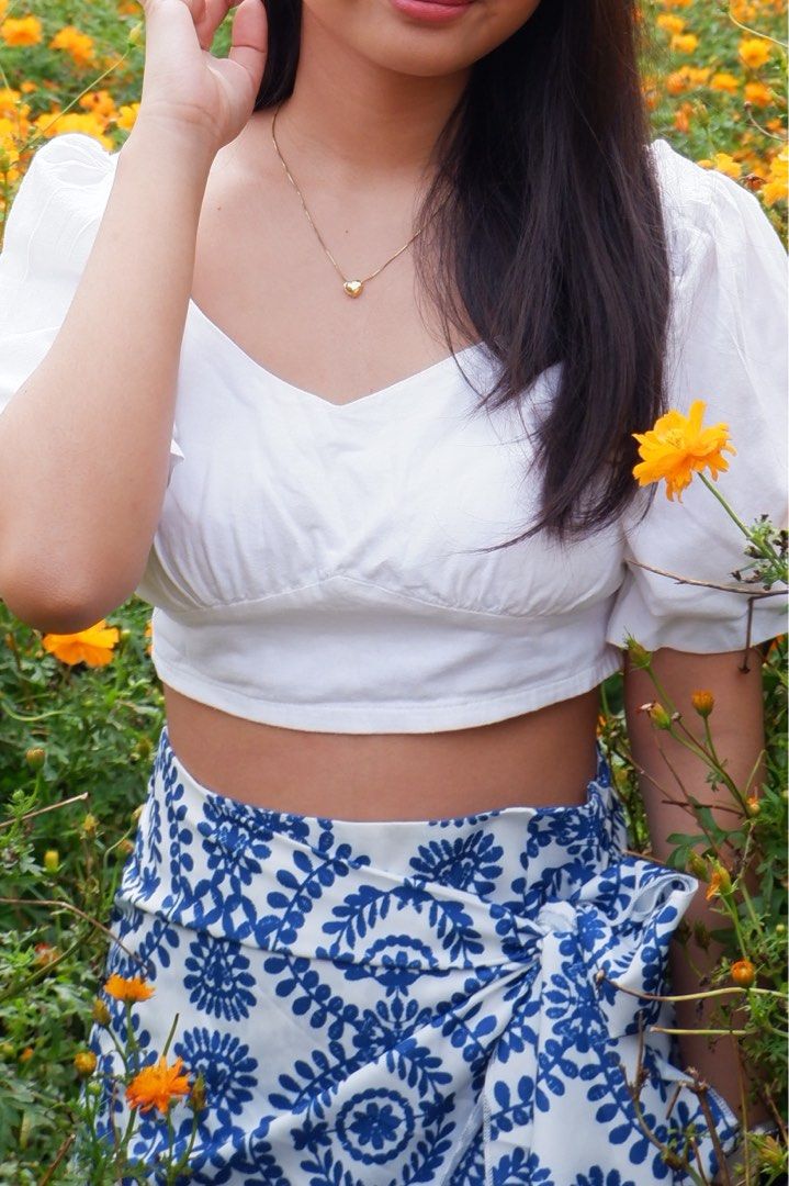 Linen White Cropped Blouse (Category: Blouses) located in Paranaque City. Submitted by ynaah_ (Listing ID 1463467897, Image 3). Description: - Cropped white top with ribbon on the back - Good as new - Linen material - Fits small to medium frame - No barat offers please :) .