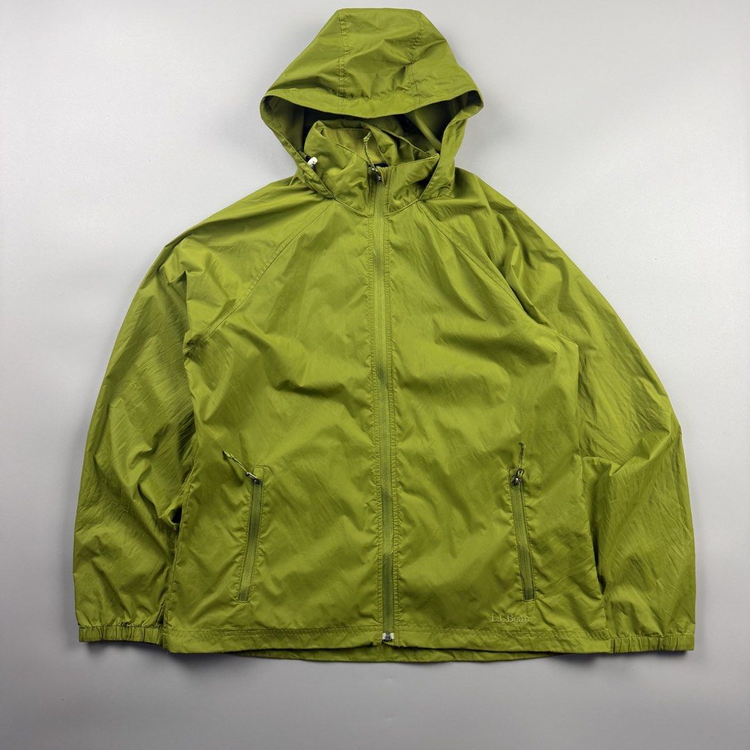 l.l.bean Lightweight windbreaker packable (Category: Coats, Jackets and Outerwear) located in Cavite. Submitted by epiboie (Listing ID 1463455109, Image 1). Description: L.l bean windbreaker packable Size medium 22x25.5 Color rate: 9.5/10 excellent condition No issue 1180 -.