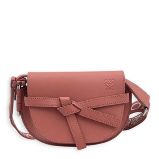 (Category: ) located in . Submitted by carousellluxury (Listing ID 1463411096, Image 1). Description: .