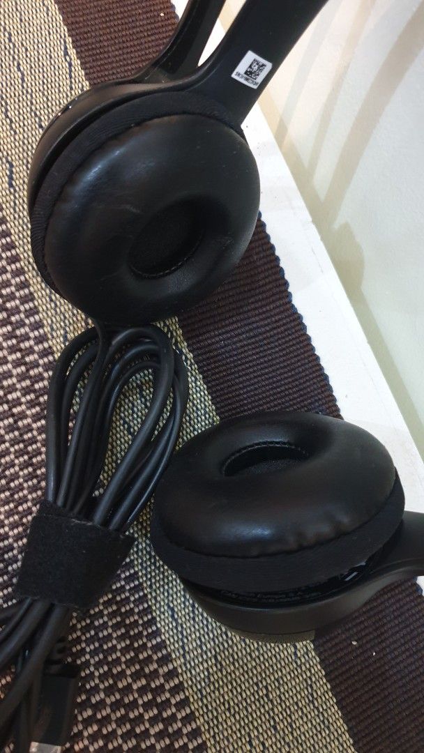 Logitech H390 USB Headset with Noise Cancelling Microphone (Category: Headphones & Headsets) located in Manila. Submitted by erikuhrox007 (Listing ID 1463518356, Image 3). Description: - Logitech H390 USB Headset - Noise-cancelling microphone for clear calls - Comfortable padded earcups - Adjustable headband for a perfect fit - Ideal for online meetings and calls - Includes velcro tie for neat cable management.