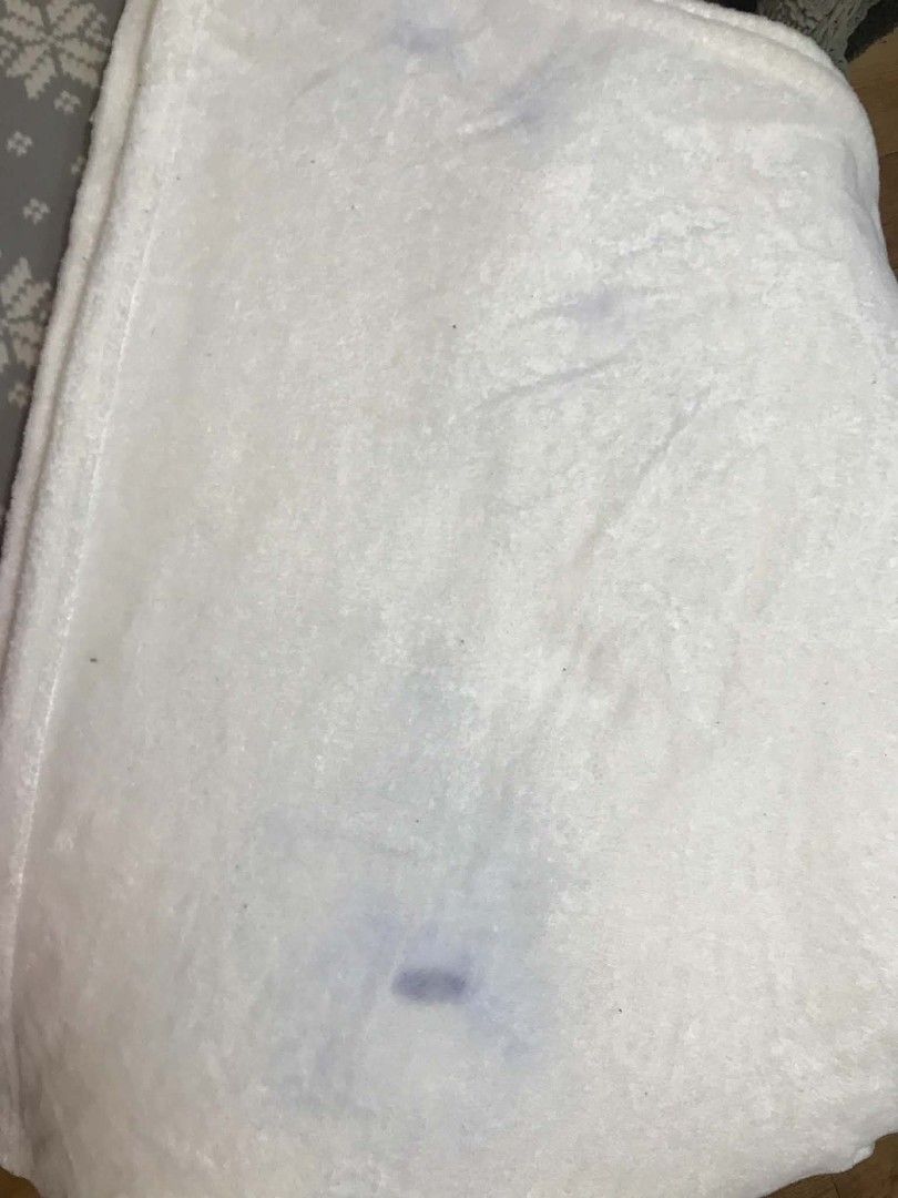 Lola & Co. White Plush Blanket (Category: Bedding & Towels) located in Imus. Submitted by stop_shop7 (Listing ID 1463342577, Image 2). Description: - Super soft white plush blanket from Lola & Co. - Perfect for keeping warm. - Made in China..